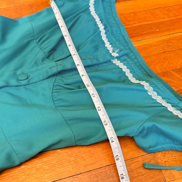 Chic Green Midi Dress with White Accents - Picture 7 of 8